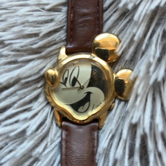 Vintage Mickey Mouse watch - Picture 2 of 7